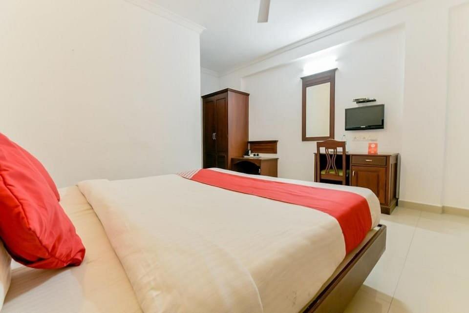 Centre Point Hotel Kochi Exterior foto