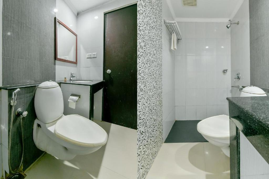Centre Point Hotel Kochi Exterior foto