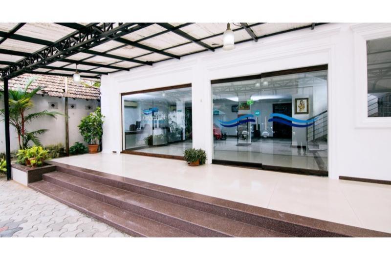 Centre Point Hotel Kochi Exterior foto