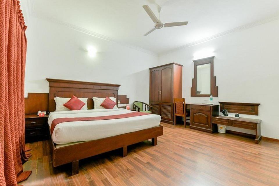 Centre Point Hotel Kochi Exterior foto
