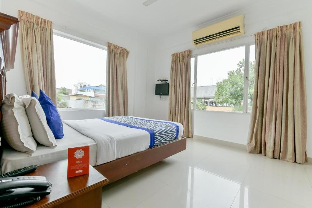Centre Point Hotel Kochi Exterior foto
