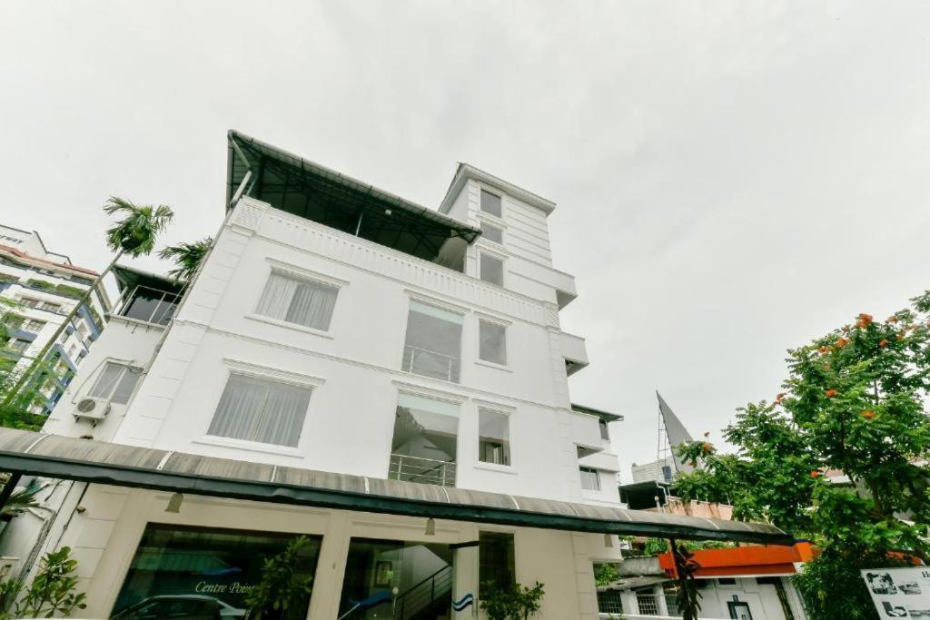 Centre Point Hotel Kochi Exterior foto