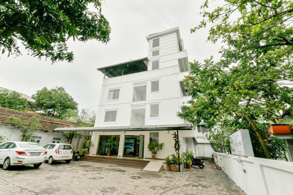 Centre Point Hotel Kochi Exterior foto